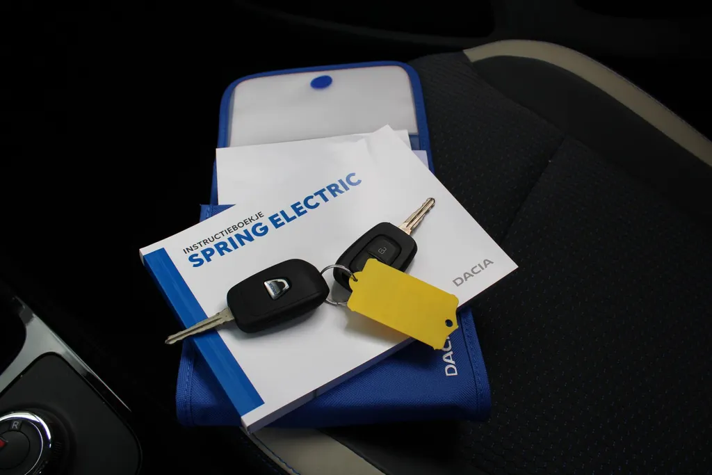 Dacia Spring Essential |  Airco | 14' Design velgen | Bluetooth | PDC | BTW auto | Uniek!! |