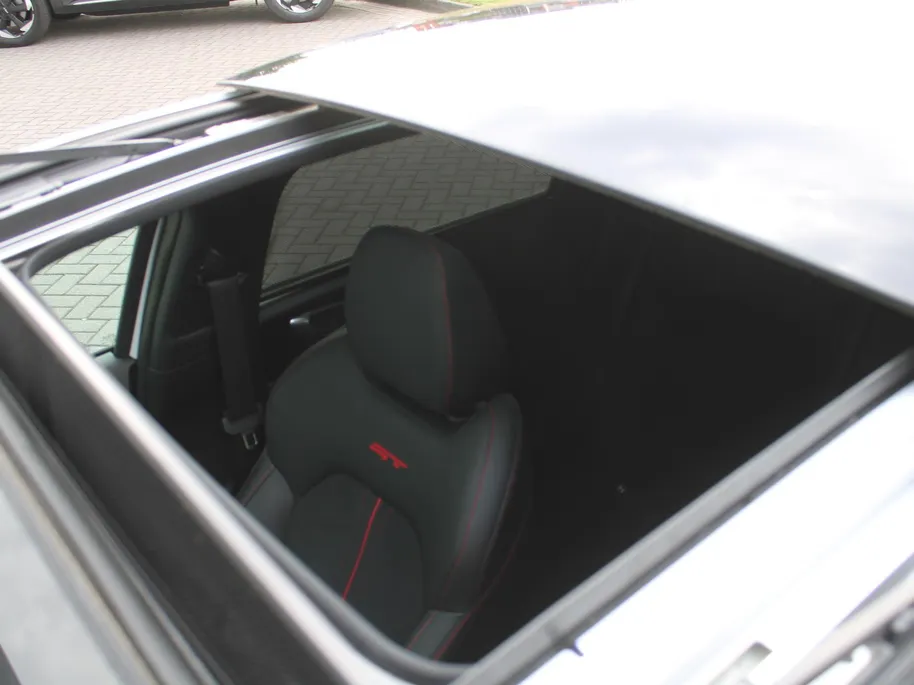 Kia ProCeed 1.6 T-GDI GT | 204PK! | Stuur-/stoelverwarming | Schuifdak | Camera | Stoelgeheugen | LED | Dodehoek detectie | Zeer nette auto | 1e eigenaar |