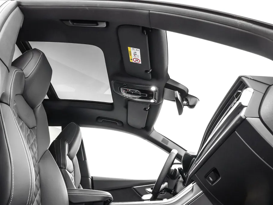 Audi Q8 55 TFSI e quattro Pro Line S 394 PK · 22' LM Velgen · Glazen panorama dak · B&O Premium 3D · Assist. plus, remote park · Stoelventilatie + Massage · Trekhaak · Servosluiting