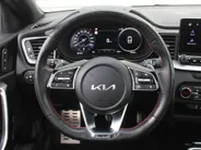 Kia ProCeed 1.6 T-GDI GT | 204PK! | Stuur-/stoelverwarming | Schuifdak | Camera | Stoelgeheugen | LED | Dodehoek detectie | Zeer nette auto | 1e eigenaar |