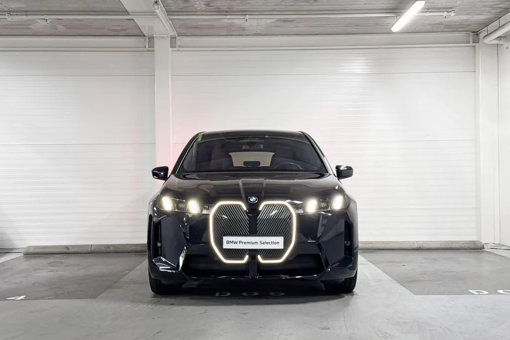 BMW iX xDrive60