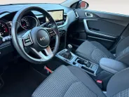 Kia Ceed Sportswagon 1.5 T-GDi DynamicLine 140 PK | Cruise Control Adaptief | Camera | Carplay | Navi | LM Velgen | 140 PK | Fabrieksgarantie 19-8-2031 +3x 1 jaar* | NAP