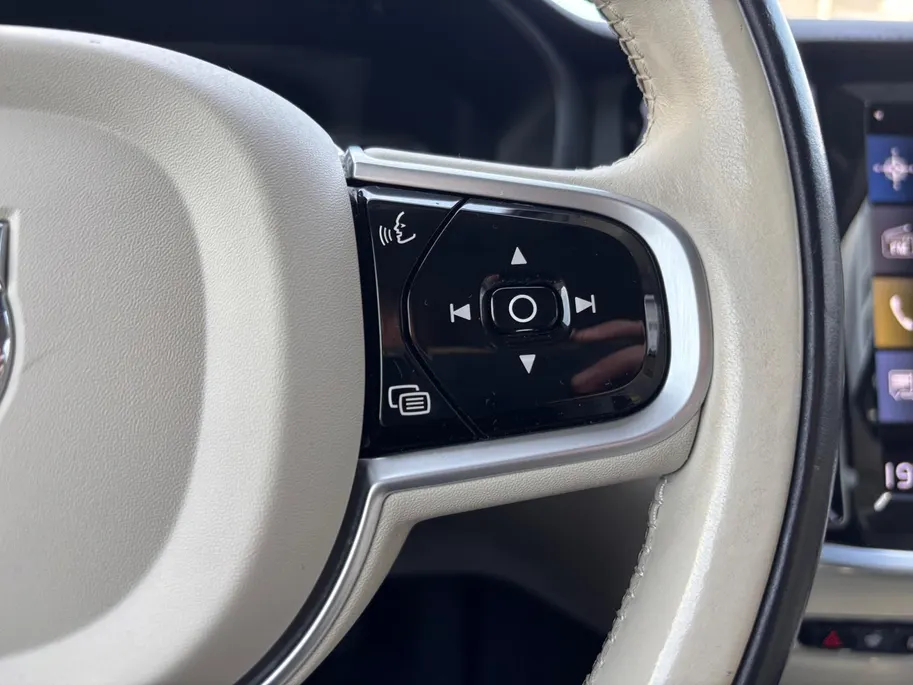 Volvo V60 2.0 T6 Recharge AWD R-Design | 1e Eigenaar | Achteruitrijcamera | Dodehoek detectie | Elektr. Stoelen met geheugen | Stoelverwarming | 12 maanden garantie! |