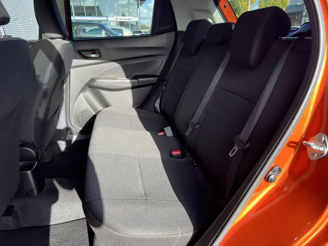 Suzuki Swift 1.2 Style Smart Hybrid | Apple Carplay & Android Auto | 16' Lichtmetalen Velgen | Climate Control | Navi