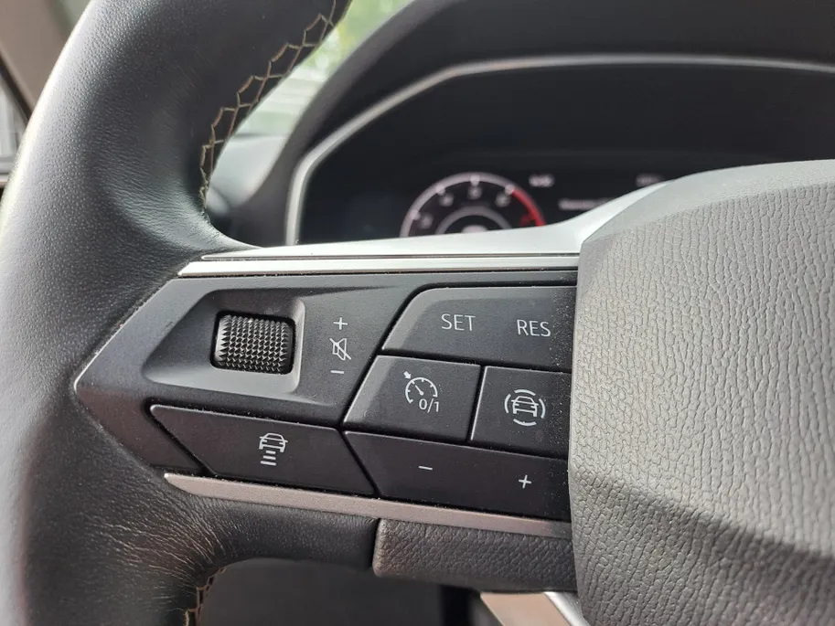 SEAT Leon 1.0 TSI Style Business Intense | Cruise control adaptief | Navigatie | LM Velgen | Apple Carplay/Android Auto | Achteruitrijcamera | airco automatisch