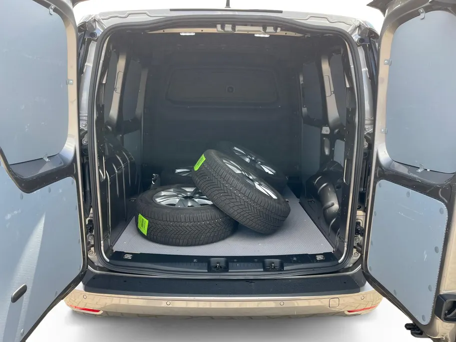Volkswagen Caddy Cargo 2.0 TDI Style L1H1 122 pk Automaat | LM Velgen zwart | Sidebars | Lederen bekleding | Stoelverwarming | Laadruimtebescherming