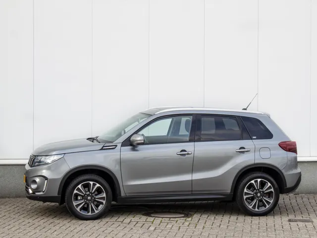 Suzuki Vitara 1.5 Hybrid Style Automaat | Navi | Adap. Cruise | Schuifdak | Camera | Lm-Velgen