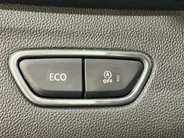 Renault Kadjar 140PK TCe Intens Automaat | Trekhaak (1500 KG) | Panoramadak | 19' Lichtmetalen Velgen | Stoelverwarming | Navi | Camera | Climate Control | Adaptieve Cruise Control | Leder |