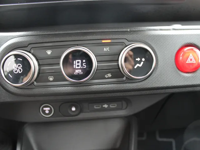 Renault Twingo urban range techno 27.5 kWh | Adapative Cruise | Google Navigatie | Climate Control | DEMO VRAAG NAAR DE BESCHIKBAARHEID