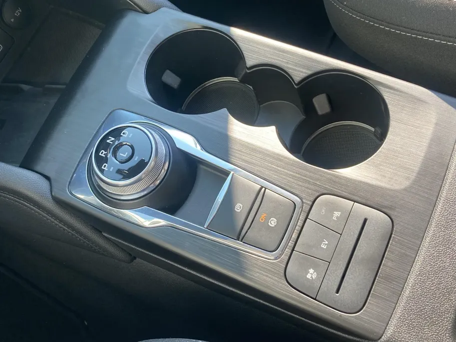 Ford Kuga 2.5 PHEV 225 pk Titanium Trekhaak - Navigatie - Apple Carplay/Android Auto - Camera - Draadloos opladen telefoon