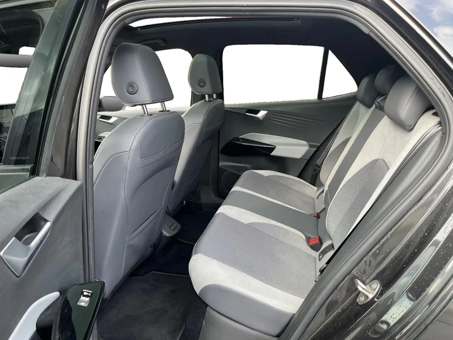 Volkswagen ID.3 First Plus 58 kWh SOH 90,8 | Panoramadak | WLTP 424 km | Adapt. Cruise | Navigatie | CarPlay | Stoel-/stuurverwarming | Etc.