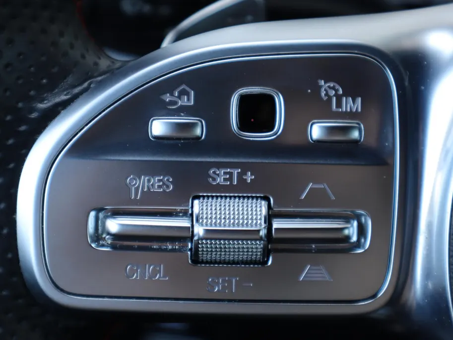 Mercedes-Benz GLA 250 e AMG Line l Stoelverwarming l Achteruitrij camera l Ambiente lichtpakket
