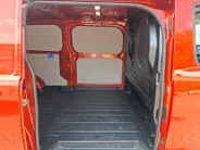 Ford Transit Custom 320 2.0 TDCI L2H1 Limited 136 pk handgeschakeld | BPM vrij! | Dealer onderhouden | Trekhaak | Apple carplay/ Android Auto
