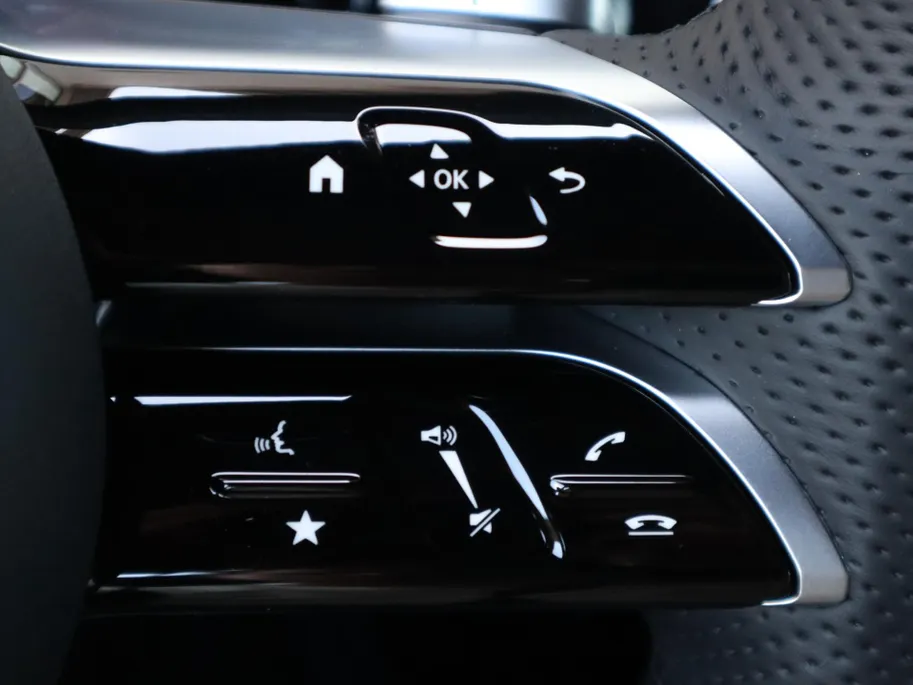 Mercedes-Benz A-Klasse 250 e Star Edition AMG Line Plus l Trekhaak l Panoramadak l Memory
