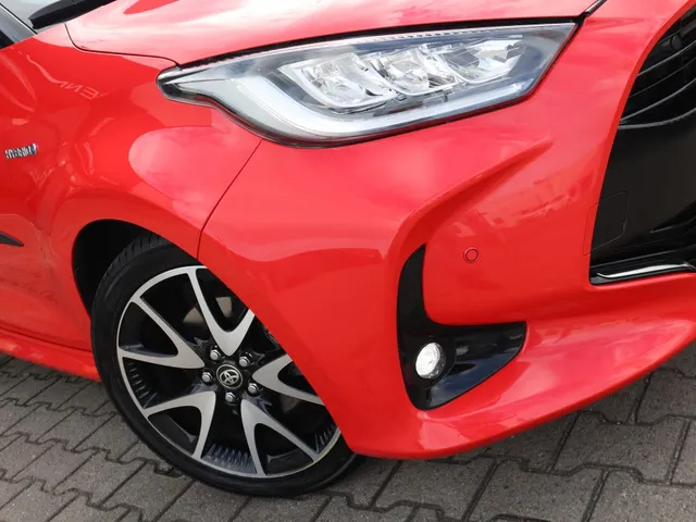 Toyota Yaris 1.5 Hybrid Launch Edition Bi-tone | JBL | Blindspot