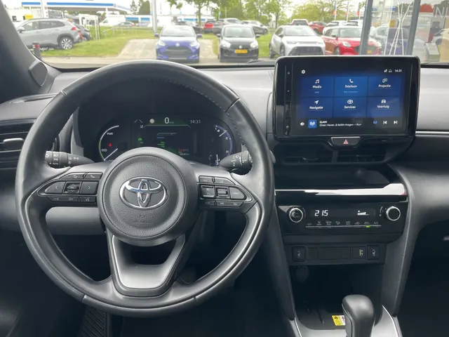 Toyota Yaris Cross 1.5 Hybrid Dynamic | Parkeersensoren V+A | Stuur en Stoelverwarm