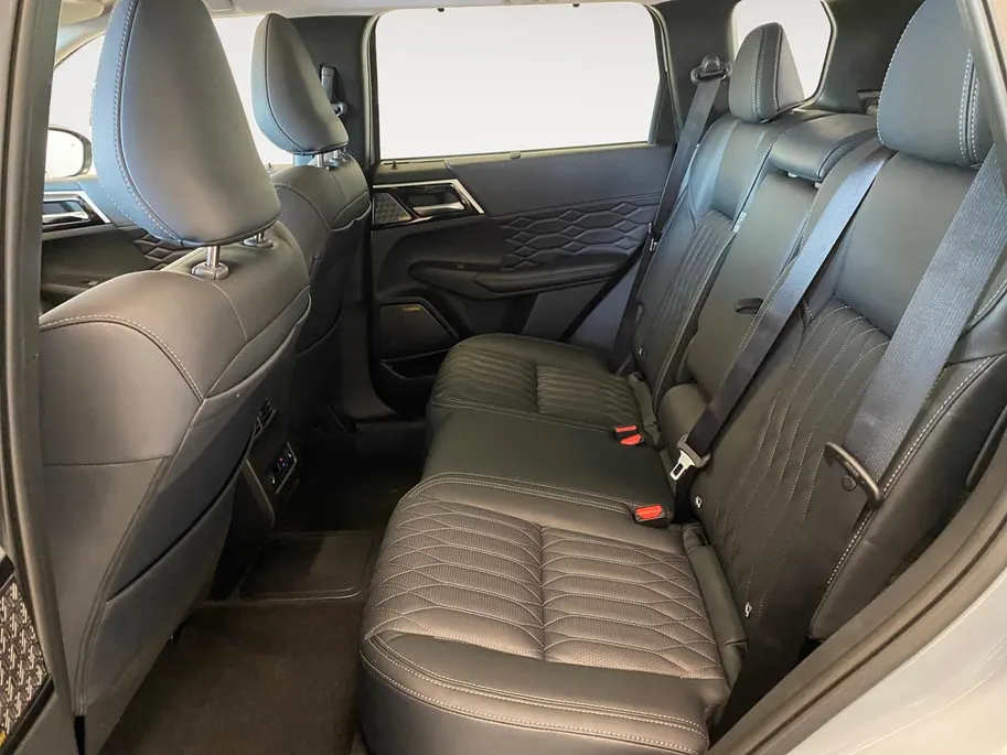 Mitsubishi Outlander 2.4 PHEV | INSTYLE | DIRECT LEVERBAAR | PRIJS INCL €6.000,- VOORRAAD KORTING |