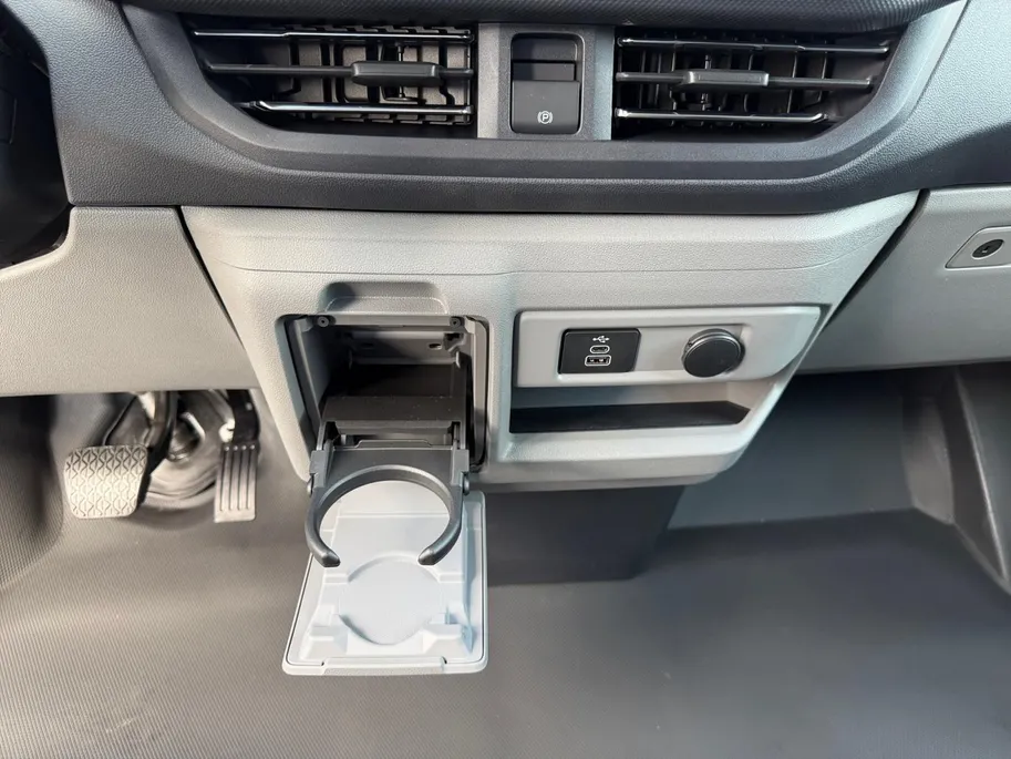 Ford E-Transit Custom 340 L2H1 Limited 71 kWh | Direct Leverbaar | 0,99% Financiering | 352km WLTP Rijbereik | AGR-Stoelen | Driver assistance pack ultimate | 17inch lichtmetalen velgen | Laadvloer bescherming