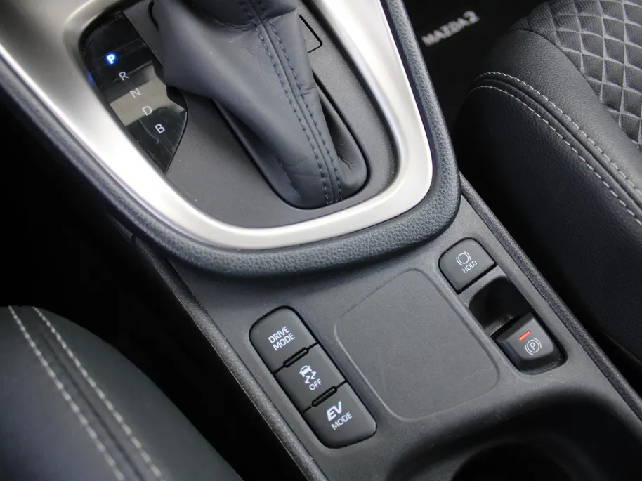 Mazda 2 Hybrid 1.5 Agile | Comfort pakket | CarPlay | Camera | Stuur-/stoelverwarming | Cruise adapt. | 15' LM |