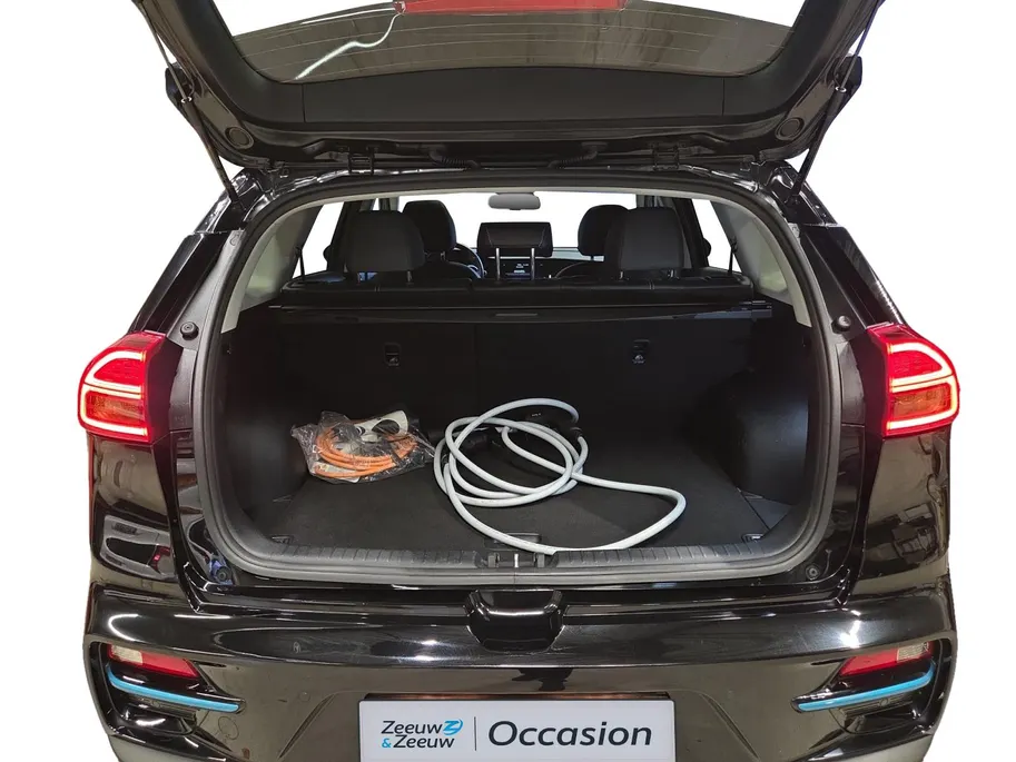 Kia e-Niro DynamicPlusLine 64 kWh | 1e Eigenaar | Accu 100% | Dealer onderhouden | Cruise Control Adaptief | Schuif/Kantel dak | Stoelverwarming | Apple Carplay/Android Auto | Camera | Fabrieksgarantie | NAP