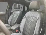 Volkswagen Tiguan 1.5TSI/150PK R-Line Black Style DSG · Panoramadak · Apple/Android Car Play · Stoel- & stuurverwarming · Camera ·