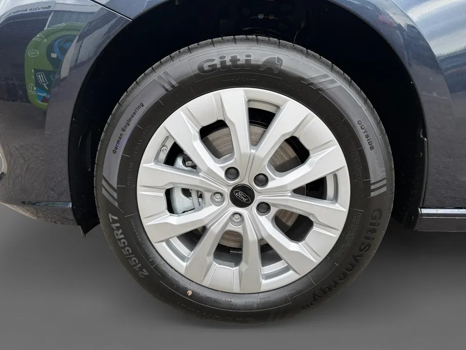 Ford Transit Connect Ford Tourneo Connect PHEV L2 Titanium 7p. | Uit Voorraad Leverbaar | Geel Kenteken | Automaat | Trekhaak | AGR Gecertificeerde Voorstoelen | Achteruitrijcamera | Winter Pakket | Adaptieve Cruise Control