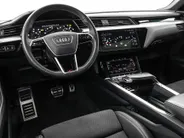 Audi Q8 Sportback e-tron 55 quattro S Edition 408pk / 115 kWh · SOH 93,6% · Panoramadak · 360 Camera · Luchtvering · Keyless · 360 Camera · Keyless · Matrix LED · 22'Velgen ·