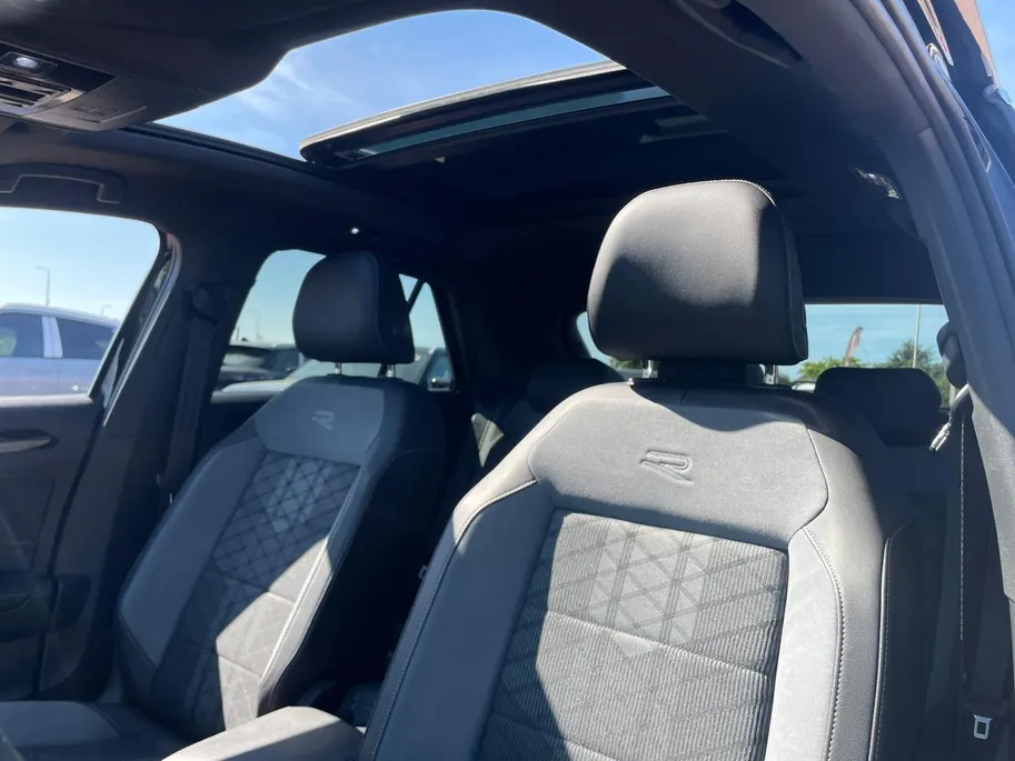 Volkswagen T-Roc 1.5 TSI R-Line Edition *Automaat*Navi via Carplay*Camera*Schuif/kanteldak*Climate Control*Adapt. Cruise Control*LM.Velgen*Zeer nette auto!