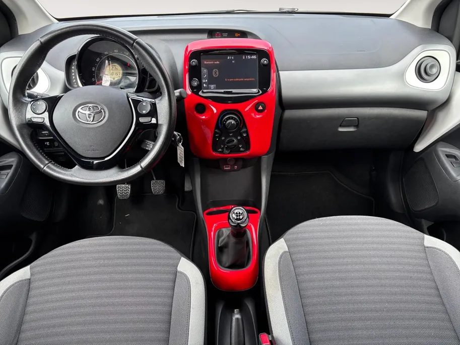 Toyota Aygo 1.0 VVT-i x-clusiv | Camera | Cruise | Lichtmetaal |
