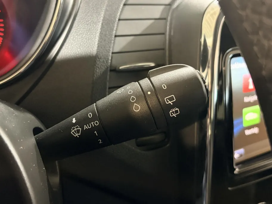 Renault Captur 90PK TCe Dynamique | Navi | Camera | Parkeersensoren | Climate Control | Cruise Control | Lichtmetalen Velgen | Licht & Regen Sensor | Bluetooth | USB | LED Dagrijverlichting |