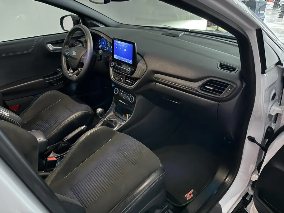 Ford Puma 1.5 EcoBoost ST-X | 200 PK | Full LED | Panoramadak | Trekhaak afneembaar | Driver Assistance Pack | Keyless Pack |
