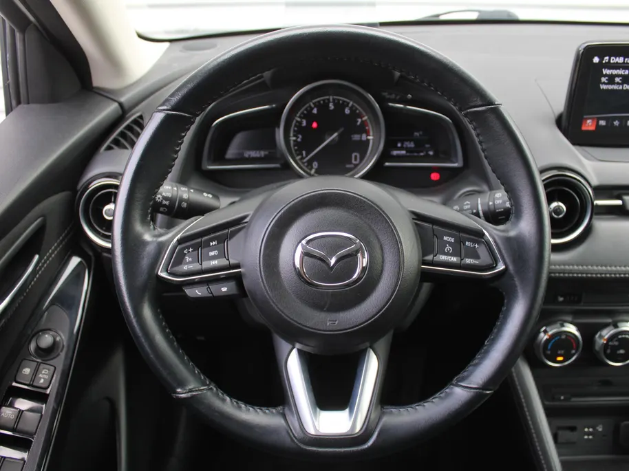 Mazda 2 1.5 Skyactiv-G GT-M | Trekhaak | Camera | Stoelverwarming | 16' LM | Navi | Cruise | Clima | Dodehoek detectie | LED | HUD |