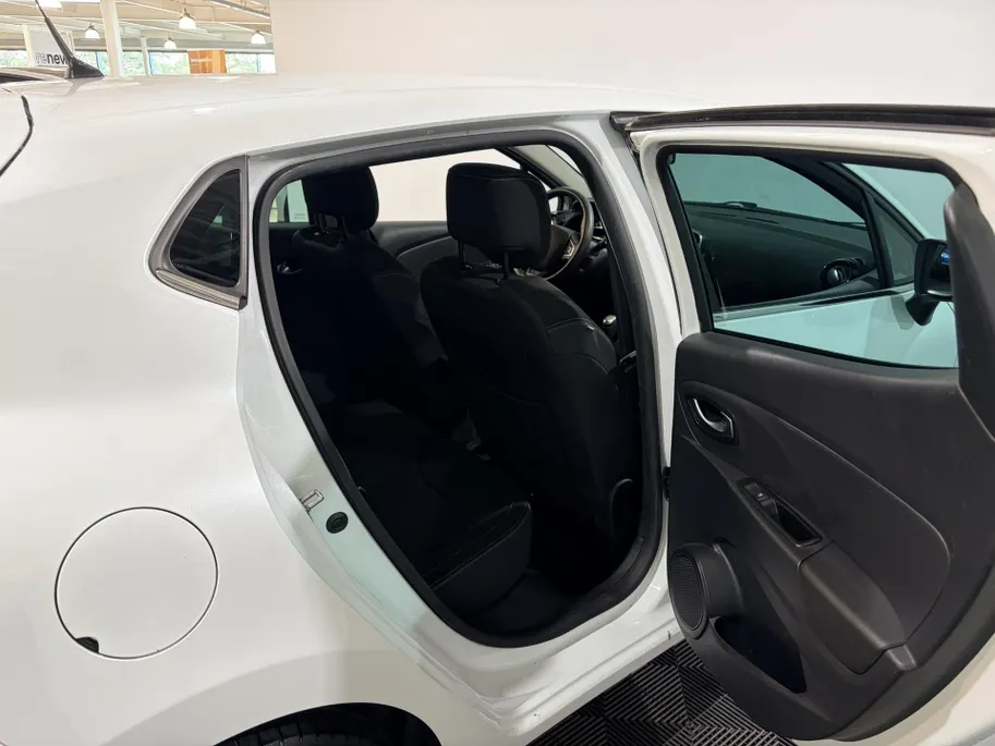 Renault Clio 90PK TCe Limited | Camera | Airco | Cruise Control | Lichtmetalen Velgen | Bluetooth | Keyless Entry | Elektrische Ramen & Spiegels | Parkeersensoren | Armsteun |