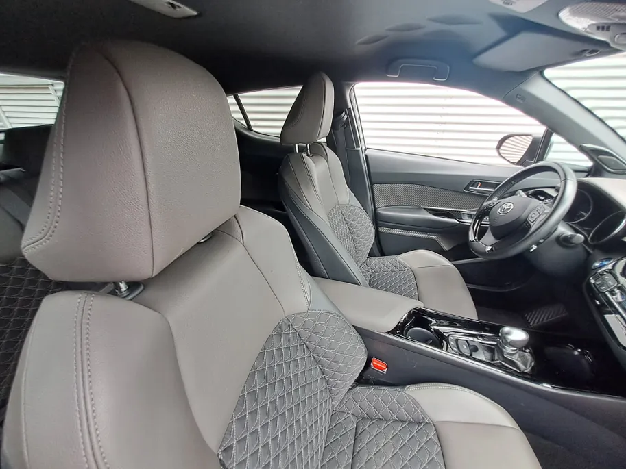 Toyota C-HR 2.0 Hybrid Executive | Automaat | Cruise control adaptief | JBL | Camera | Navigatiesysteem full map | Apple Carplay/Android Auto | LM Velgen