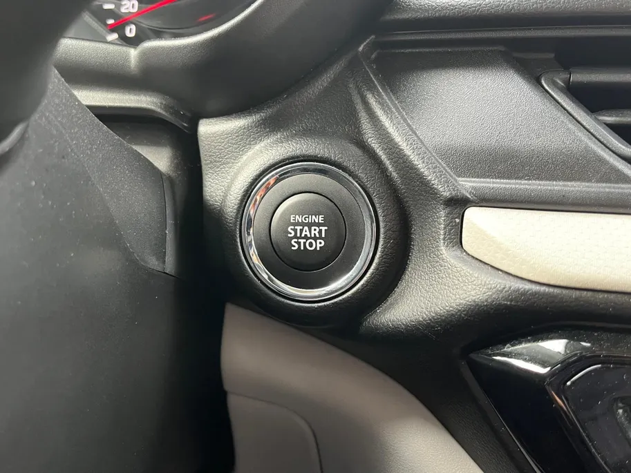 Suzuki Swift 1.2 Style Smart Hybrid Apple CarPlay | Android Auto | LED koplampen | Cruise control | Stoelverwarming | Blind Spot | Etc.