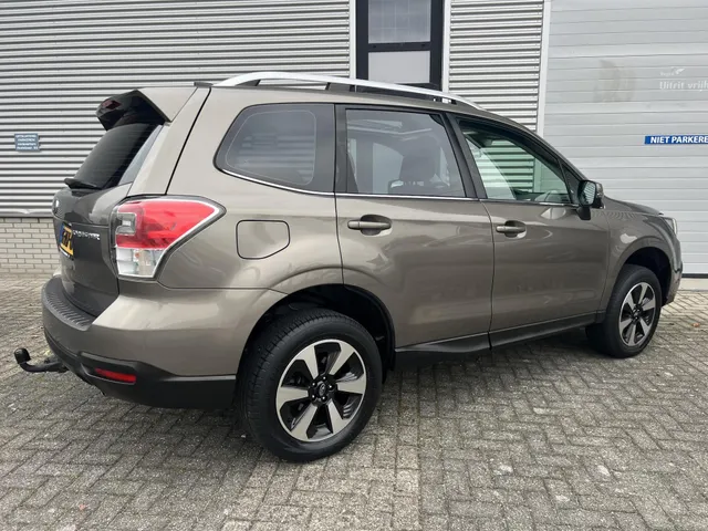 Subaru Forester 2.0 Luxury Plus Eyesight Automaat | Trekhaak | 17' LM Velgen | Verhoging set | Elek. Schuif/Kantel Dak