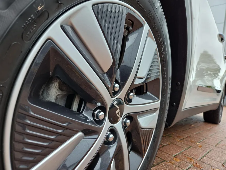 Kia Niro 1.6i PHEV DynamicPlusLine Automaat | Climate & (adaptieve) cruise control | Stoelverwarming | SOH 99,9% | Dodehoek Detectie | Carplay & Android Auto | Camera | Navigatie | 12 Maanden BOVAG Garantie | NAP