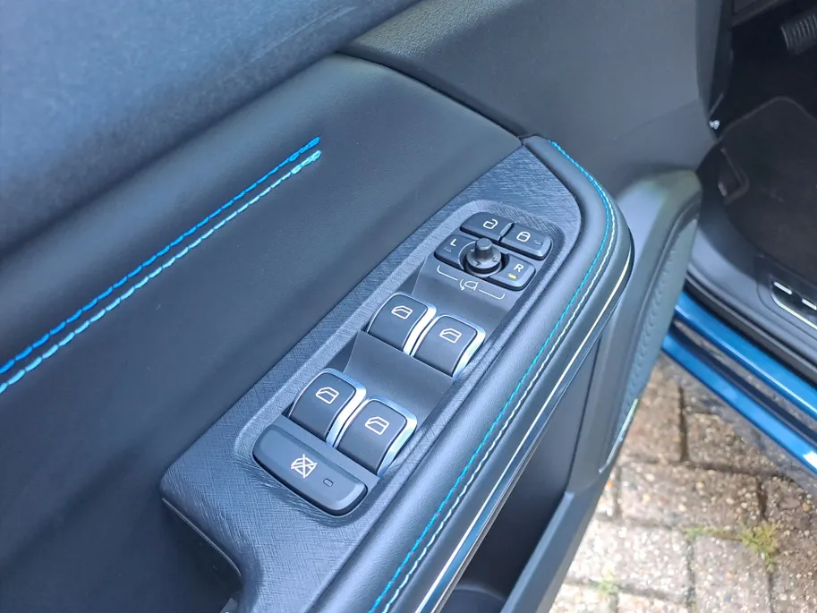 Lynk & Co 01 | PHEV 1.5 AUTOMAAT SOH 92,4% | Trekhaak | 360 Camera | Adaptieve Cruise | Navigatie | Stoelverwarming | Dode hoek | Apple Carplay/Android Auto | Climate | Schuif/kanteldak