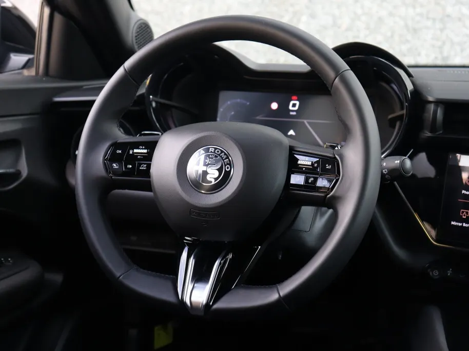 Alfa Romeo Junior 145PK Black Edition Ibrida Speciale | Techno | Camera | Navi | C