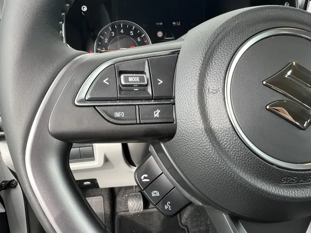 Suzuki Swift 1.2 Select Smart Hybrid | Demonstratievoertuig | Apple Carplay & Android Auto | 16' LM Velgen | Airco | Adaptieve Cruise Control