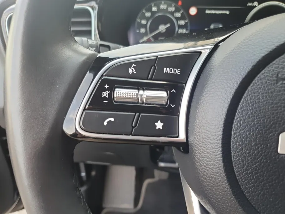 Kia Ceed 1.0T Design Edition | Stoel en stuurverwarming | Dodehoek detectie | Navigatie | Camera | Apple carplay / Android Auto | JBL sound system |
