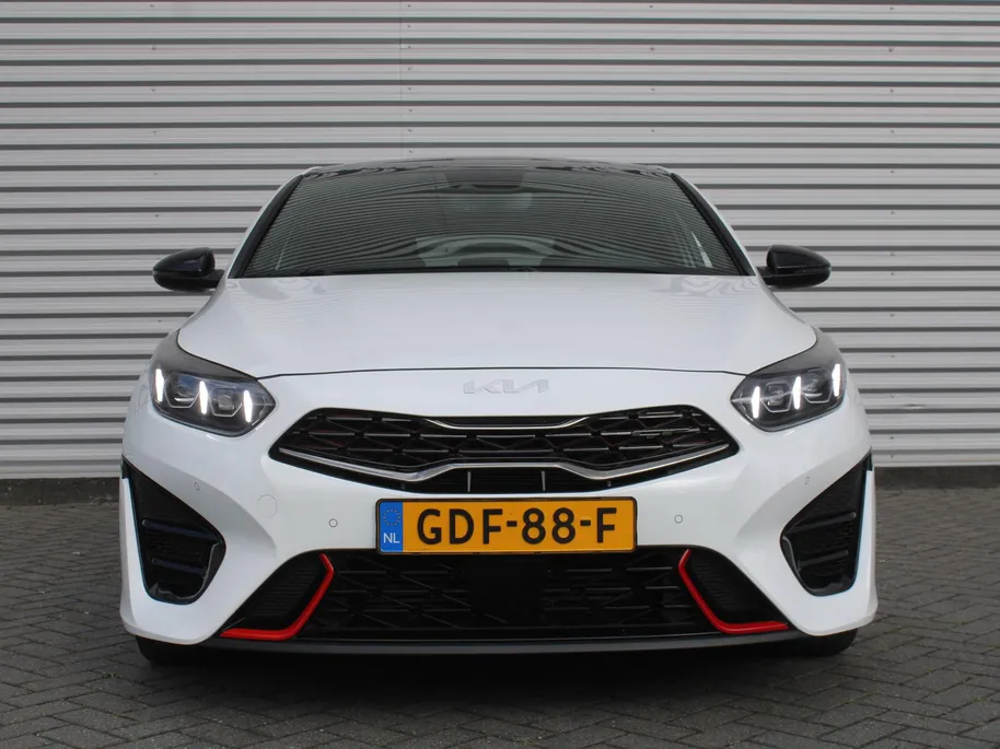 Kia ProCeed 1.6 T-GDI GT | 204PK! | Stuur-/stoelverwarming | Schuifdak | Camera | Stoelgeheugen | LED | Dodehoek detectie | Zeer nette auto | 1e eigenaar |