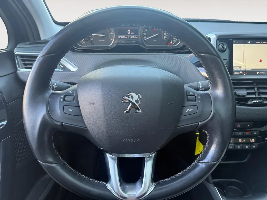 Peugeot 208 1.2 PureTech Tech Edition | 1e Eigenaar | Panoramadak | Achteruitrijcamera | Trekhaak | Climatronic | Incl. Winterset | 12 maanden garantie! |