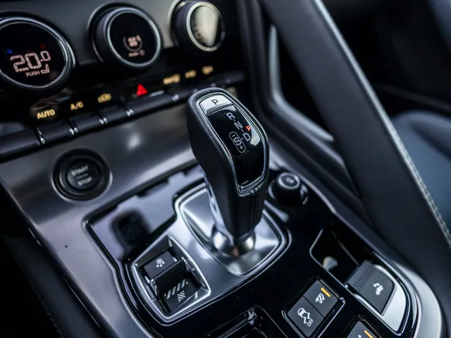 Jaguar F-TYPE P575 AWD R 75