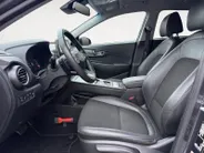 Hyundai Kona EV Fashion 64 kWh | Zeer nette auto | 100 % SOH | Stoelverwarming | Navigatie | Apple CarPlay & Android Auto | Achteruitrijcamera | Dealer onderhouden |