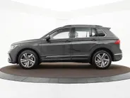 Volkswagen Tiguan 1.4 TSI 245pk DSG eHybrid R-Line Business · Apple/Android Car Play · Wegklapbare Trekhaak · Alarm · Dodehoek Detectie · Stoel-& Stuurverwarming · 19'' Inch ·