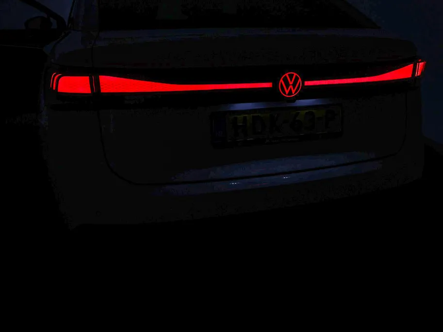 Volkswagen ID.7 Pro Business 286pk 77 kWh · SOH 97,2% · 360 Camera · Head-Up · Alarm · Elek. Trekhaak · Keyless · Elek. Voorstoelen · 20'' Inch · Gratis onderhoud & APK t/m 30-01-2030 · EXTRA INRUILKORTING ·