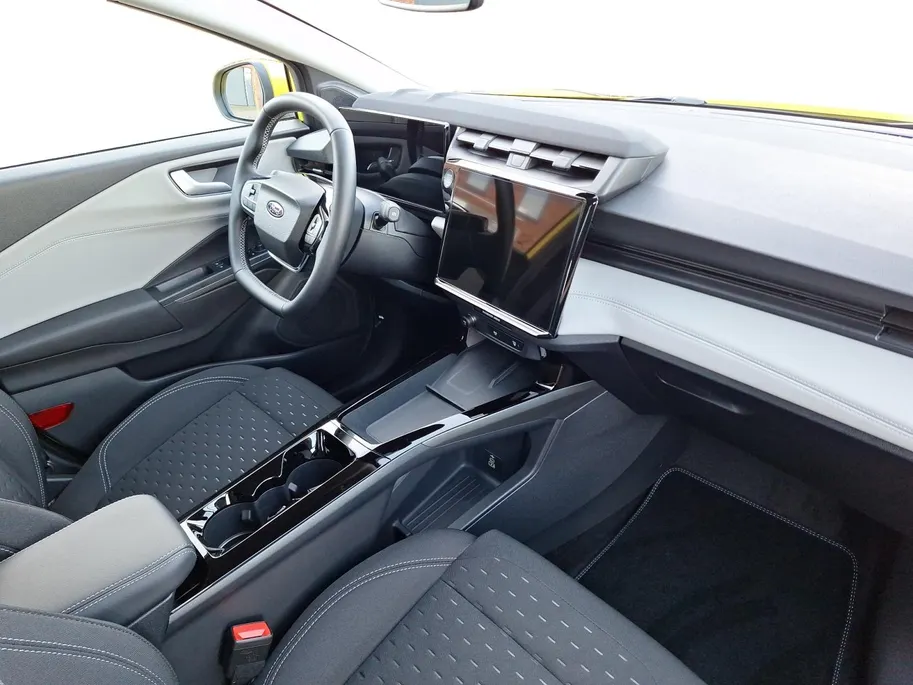 Ford Puma Gen-E 46,8 kWh | Winterpack | Comfort Pack | Camera | Apple Carplay&Android Auto | Climate Control | El. Achterklep | Navigatie | Nieuw te bestellen! |