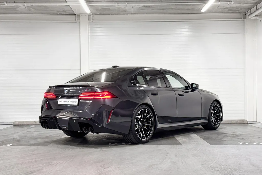 BMW M5 Sedan M5