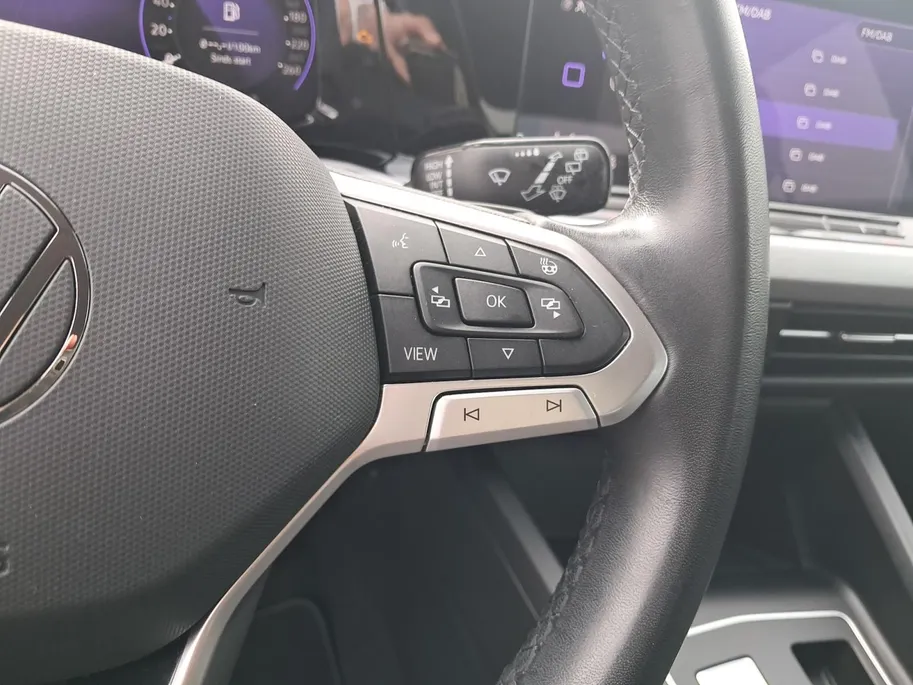 Volkswagen Golf 1.0 eTSI Life Business | DSG | Elek. Stoelverstelling | Stoelverwarming